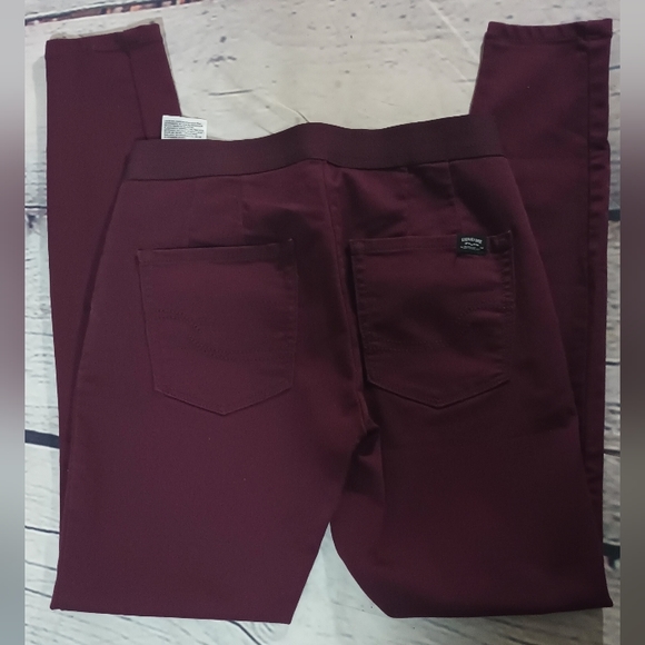 Signature by Levis Strauss Modern Contouring Stretch Jegging Pants Burgundy - Picture 2 of 16